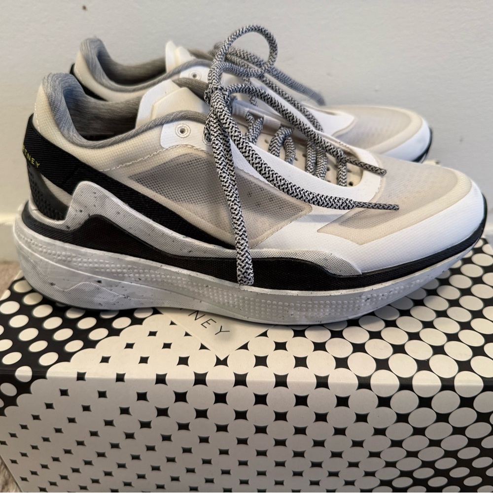 Brand New in Box Women’s Adidas by Stella McCartney Earthlight Sneaker US sz 7
